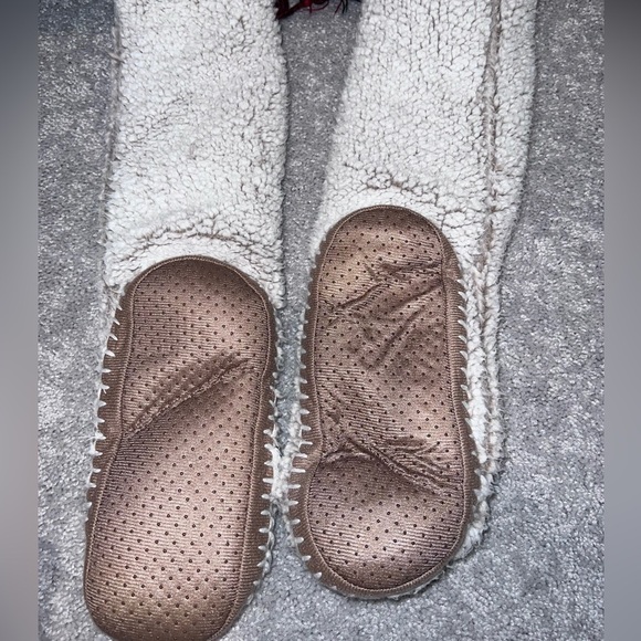 Mama Bear Sherpa Slippers - Picture 2 of 3